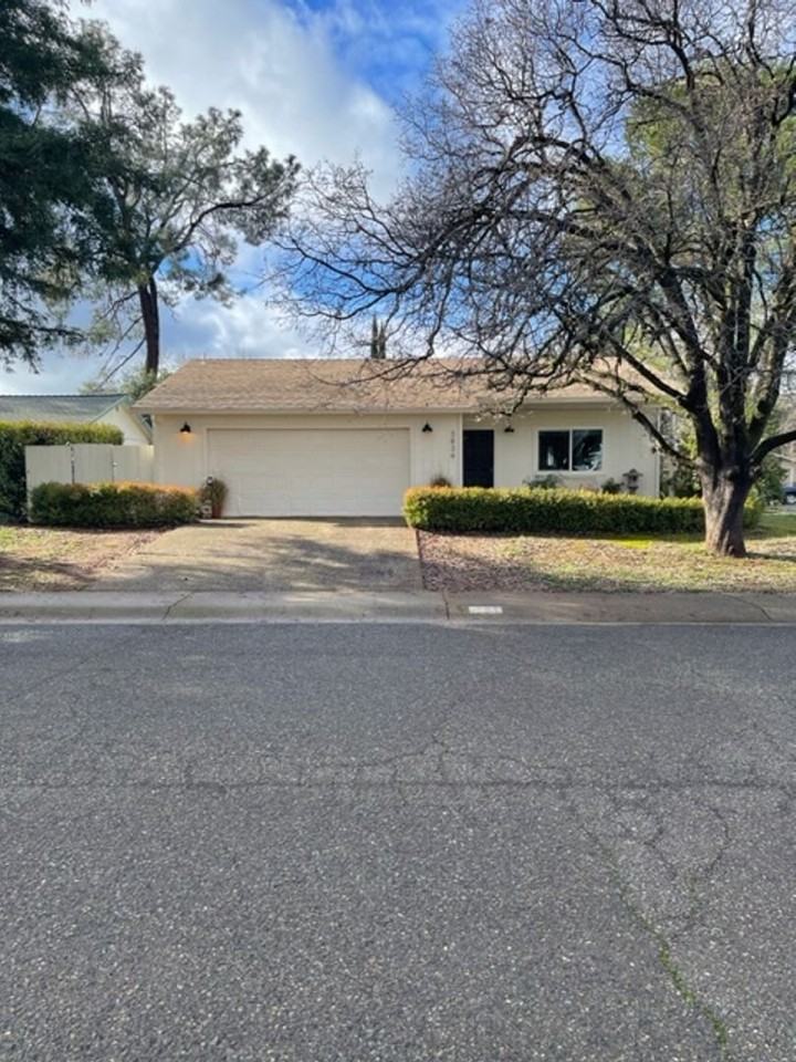 3834 Sunwood Dr - Photo 3 of 15