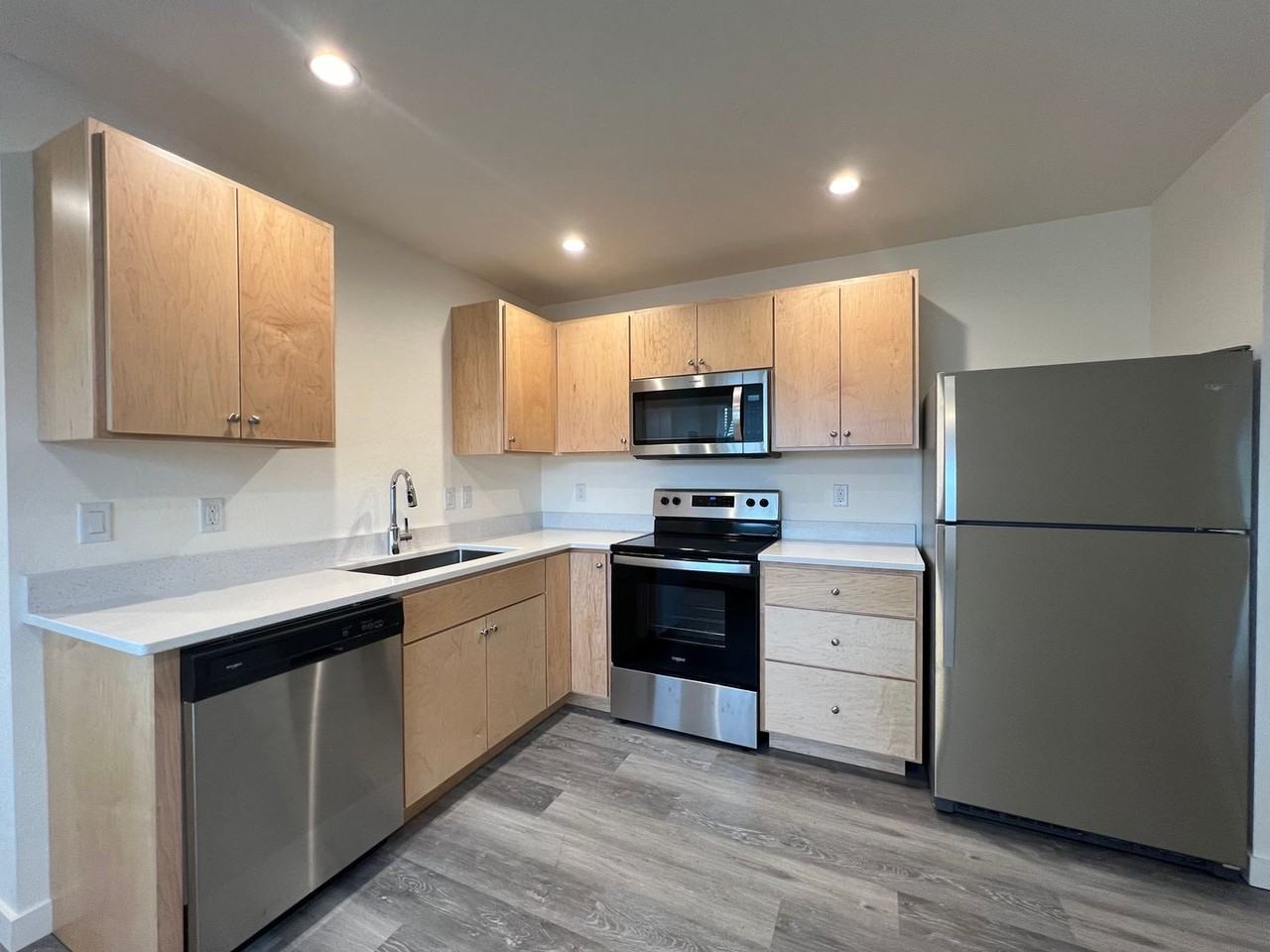 534 Putnam St #2 - Photo 4 of 7