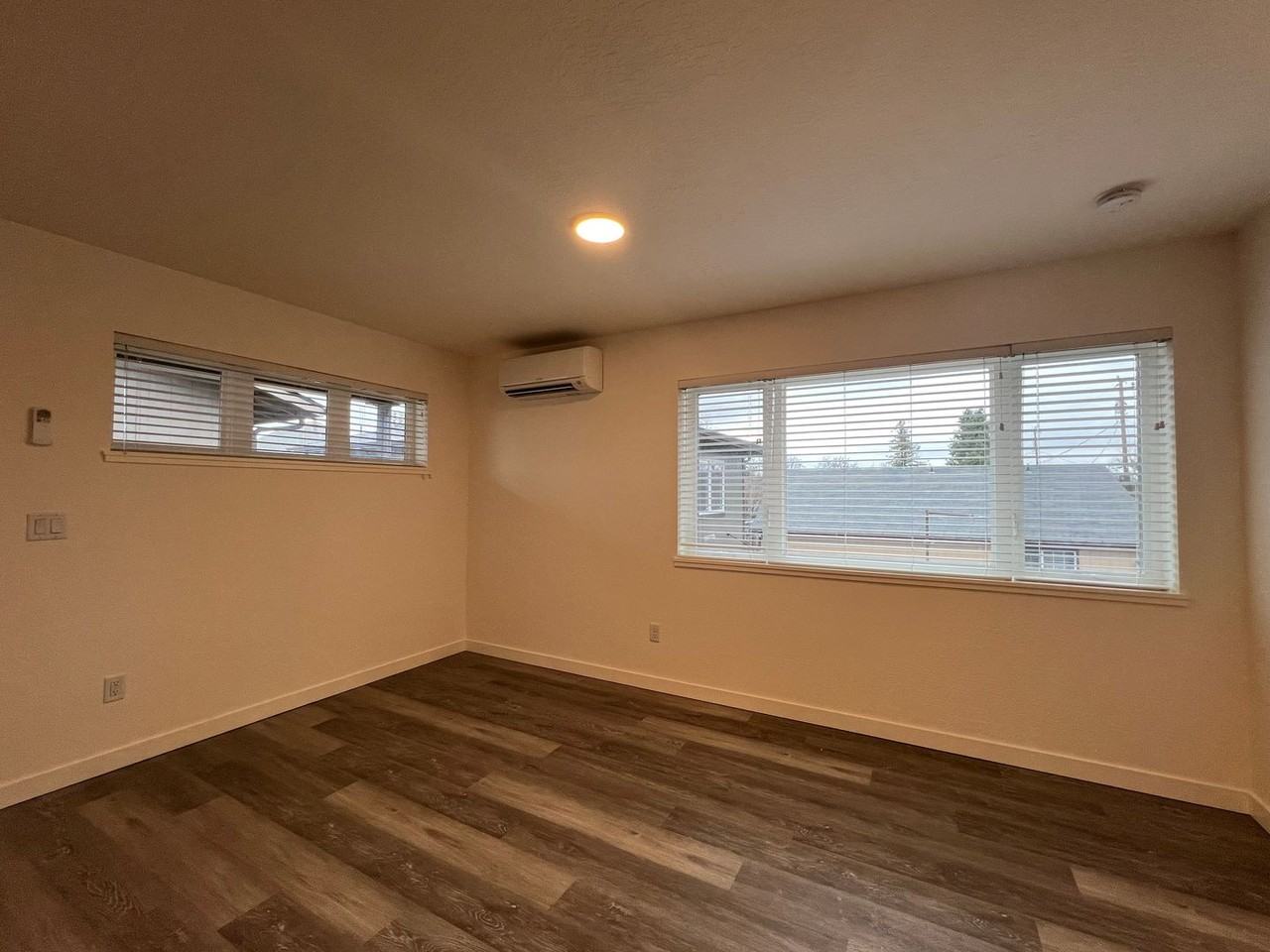 534 Putnam St #2 - Photo 5 of 7