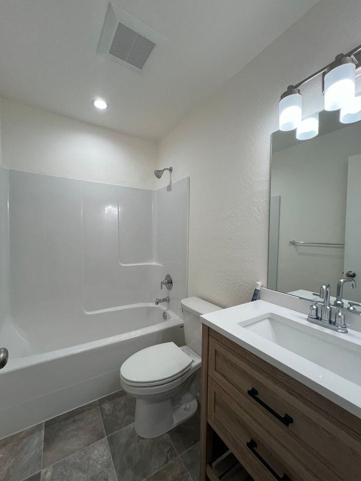 534 Putnam St #2 - Photo 7 of 7