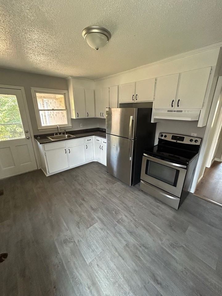 102A Bruce St - Photo 2 of 9