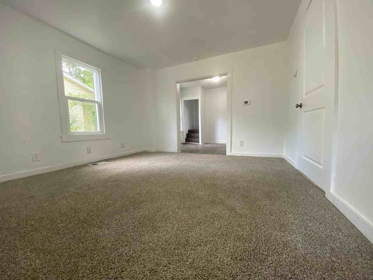 1610 N Burdick St - Photo 2 of 9