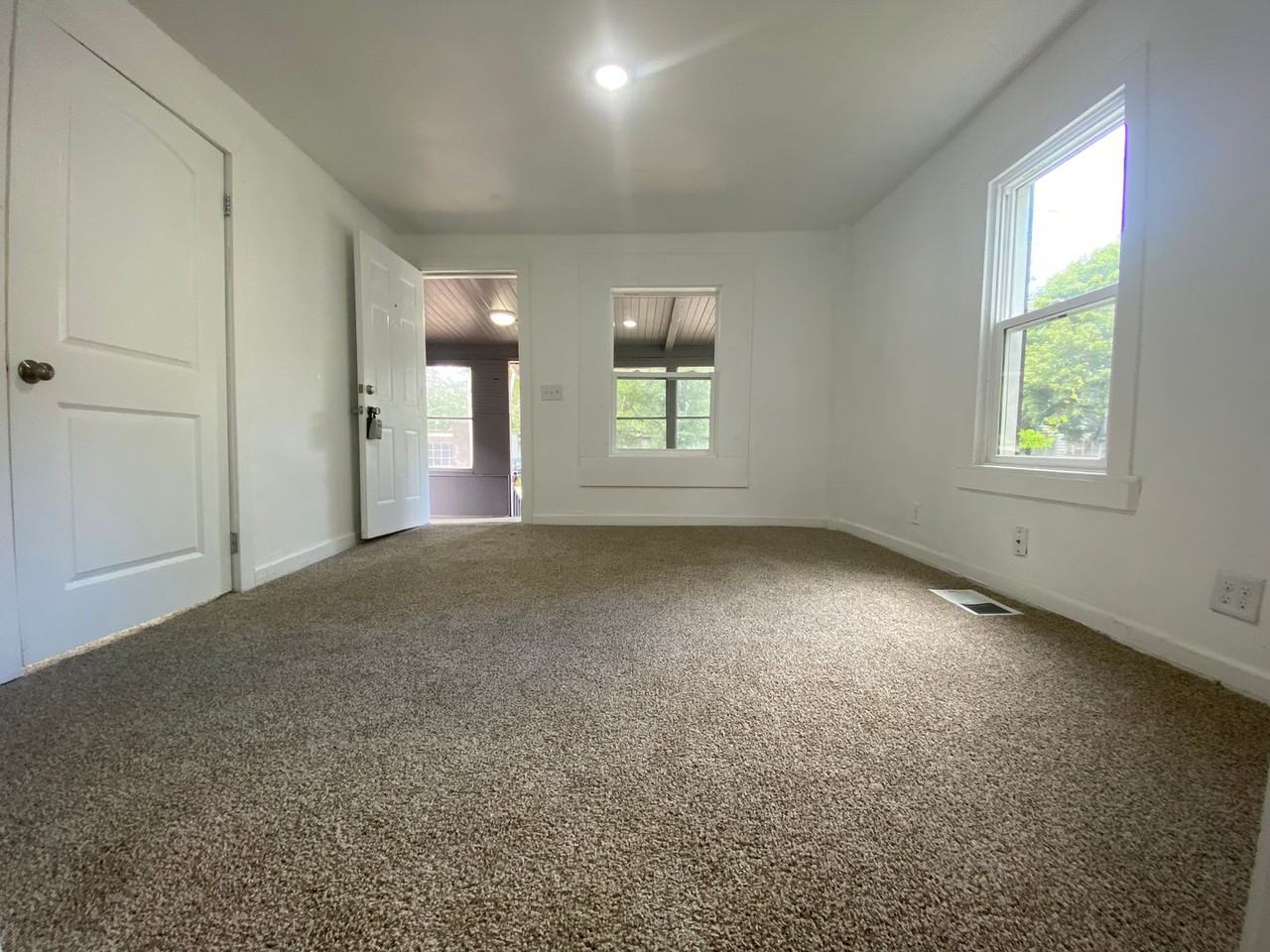 1610 N Burdick St - Photo 3 of 9