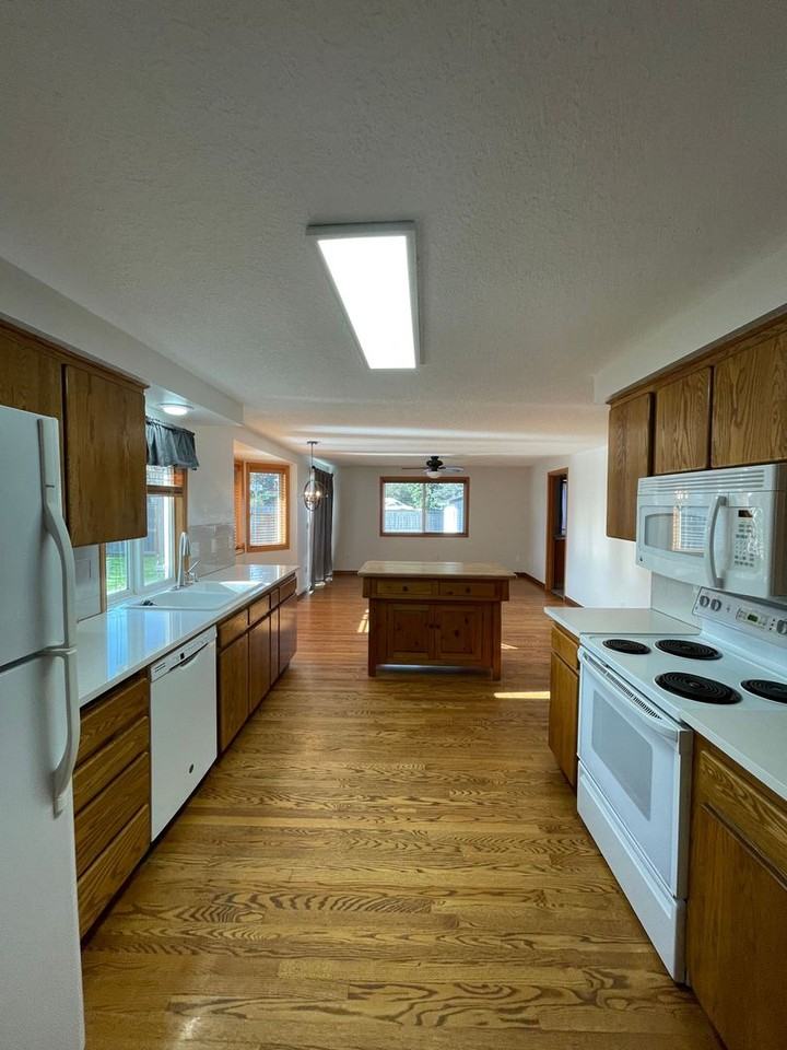 2609 Nw 100th St - Photo 3 of 11