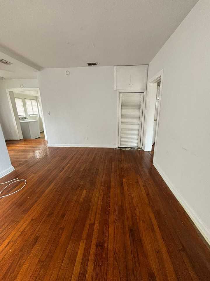 4633 Sunderland Rd - Photo 2 of 11