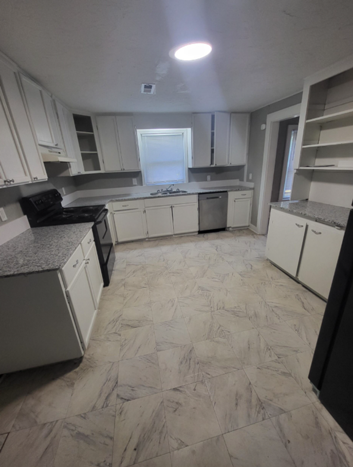 2510 Iron Gates Rd - Photo 7 of 15