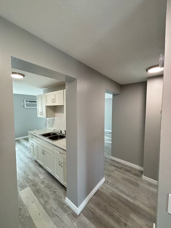 4430 Glendale Dr - Photo 2 of 10