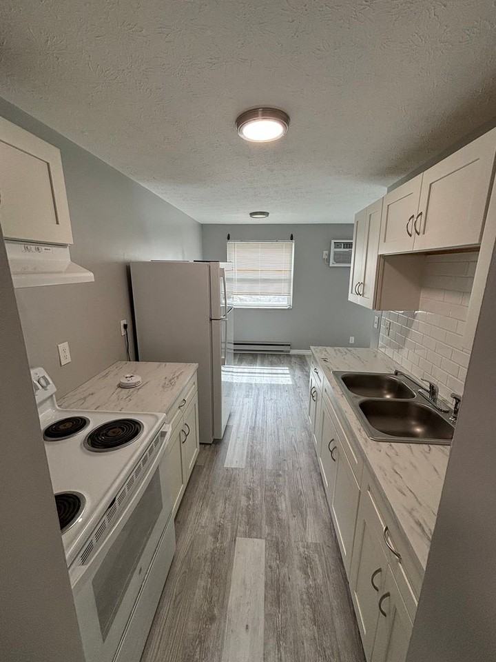 4430 Glendale Dr - Photo 3 of 10