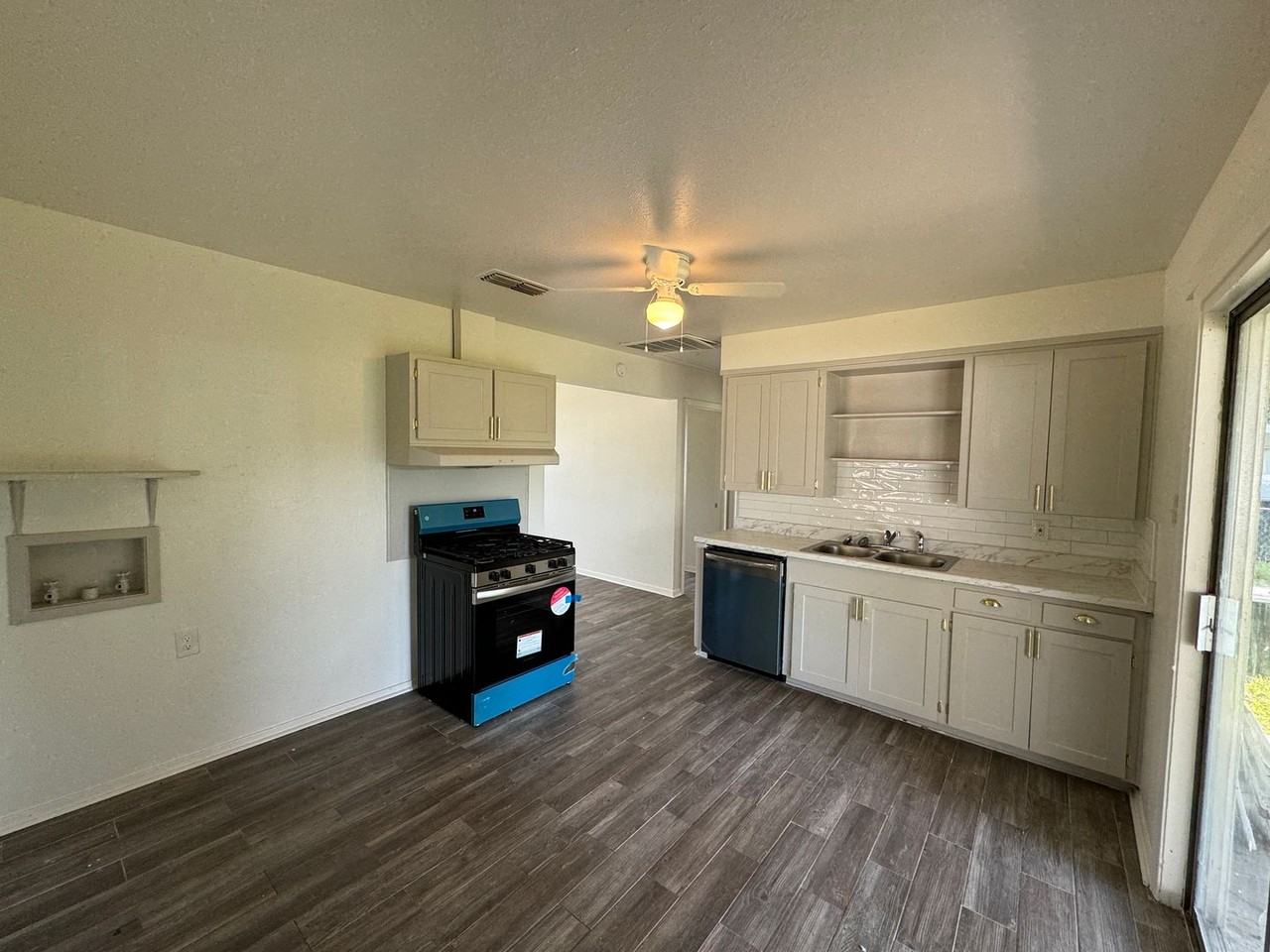 1714 Oriole St - Photo 2 of 10