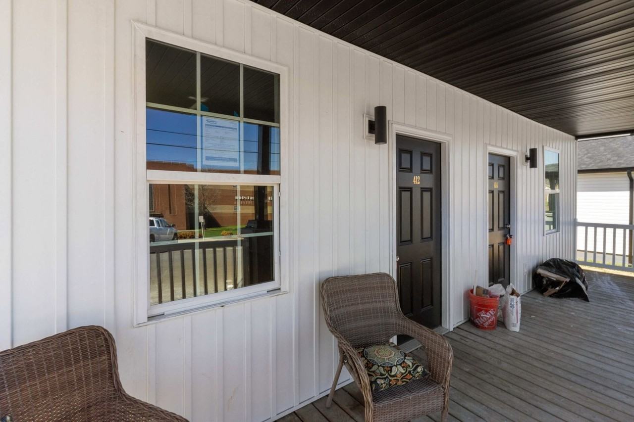 400/402 Amherst Ave - Photo 2 of 10