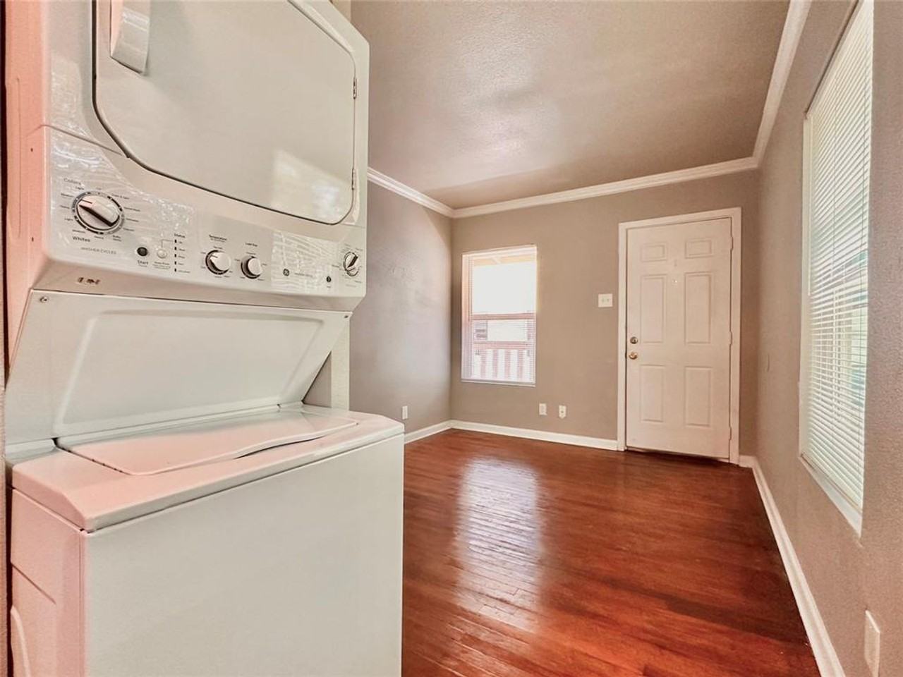 204 E 30th St - Photo 4 of 7