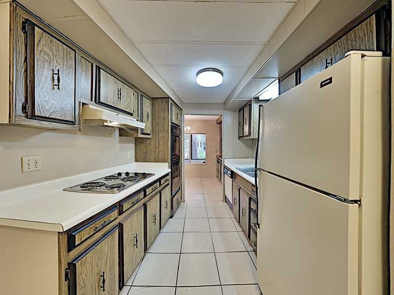 532 W Plantation Blvd - Photo 2 of 14