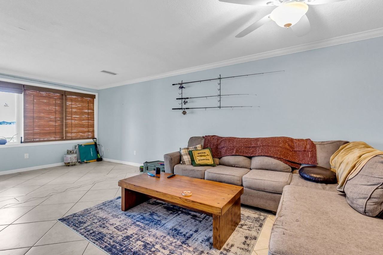 251 Shalimar Dr - Photo 6 of 28
