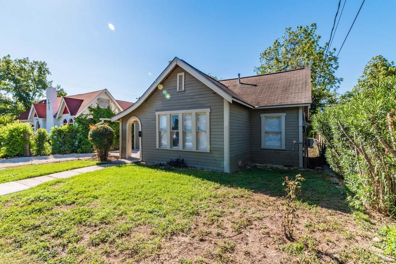 1506 W Gramercy Pl - Photo 3 of 20