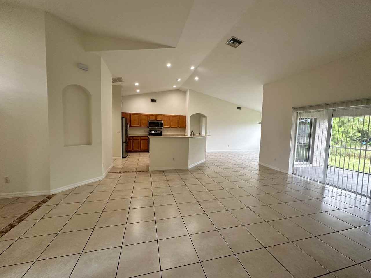 3510 40th St Sw - Photo 3 of 28