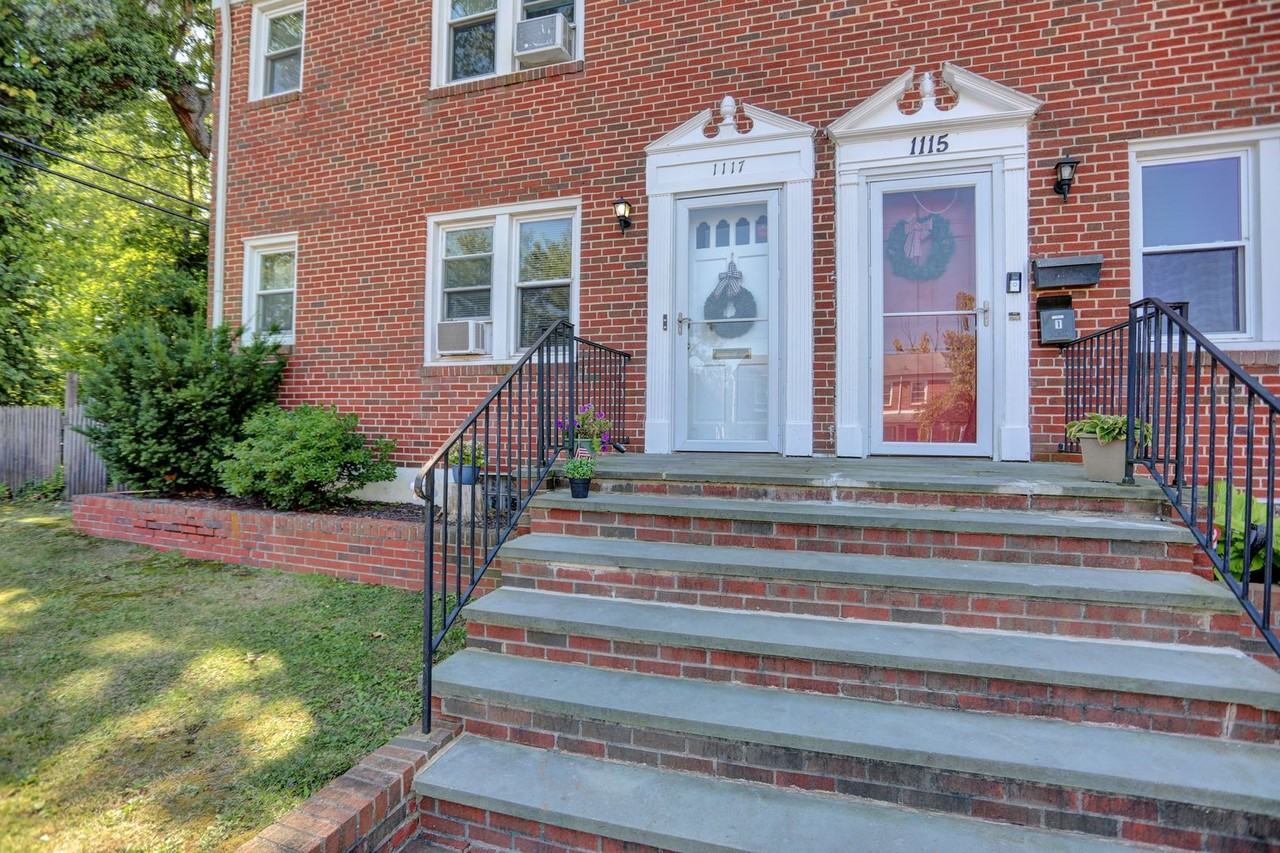 1117 Cedarcroft Rd - Photo 3 of 23