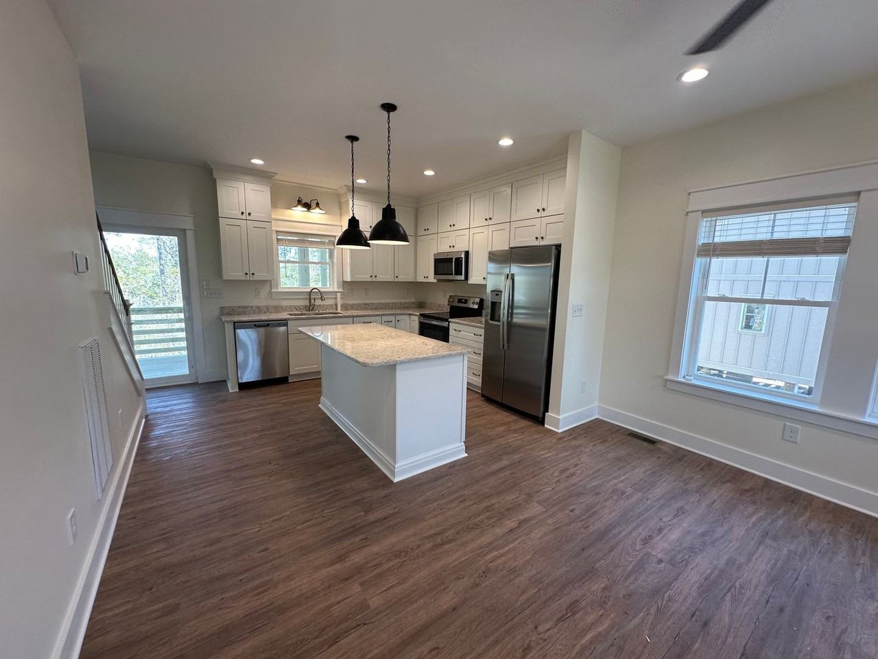 1190 Burnside Rd - Photo 3 of 31