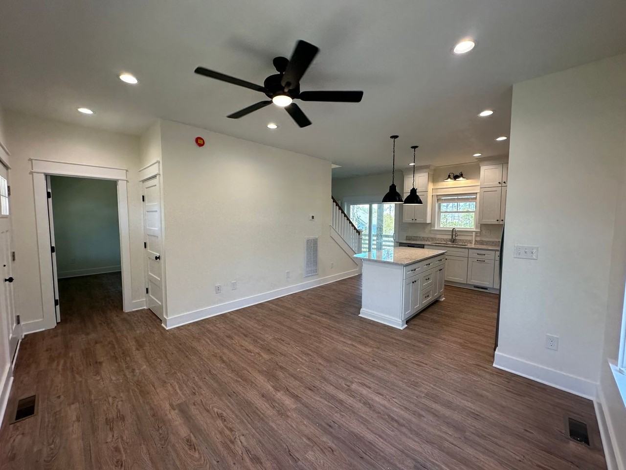 1190 Burnside Rd - Photo 5 of 31