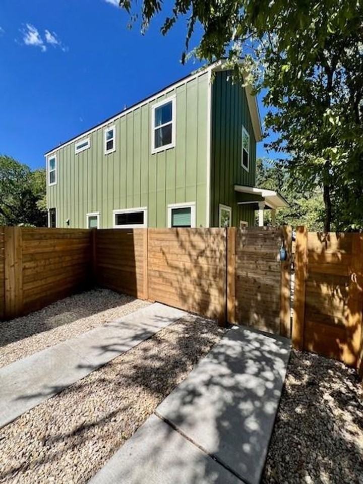 6202 Palm Cir #2 - Photo 2 of 26