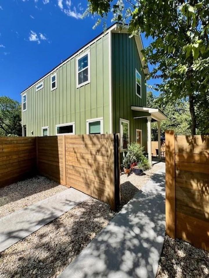 6202 Palm Cir #2 - Photo 3 of 26