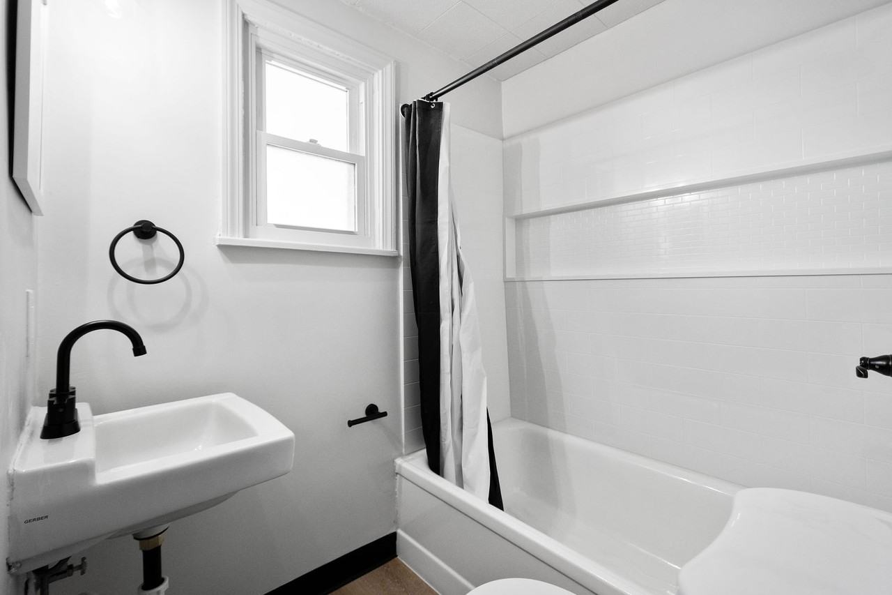 327 James St - Photo 2 of 39