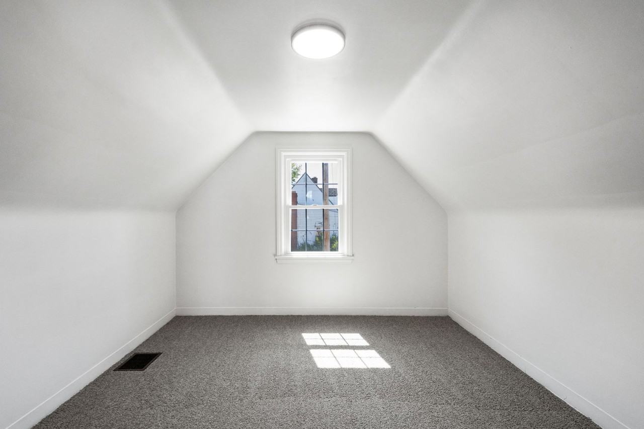 327 James St - Photo 7 of 39