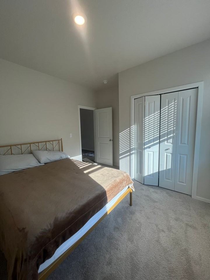 482 E 4th St - Photo 3 of 31
