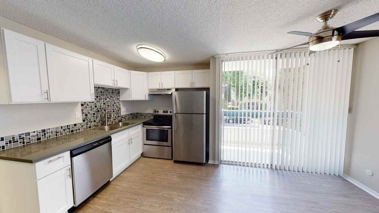 Wilshire Regency Apts. - Photo 7 of 17