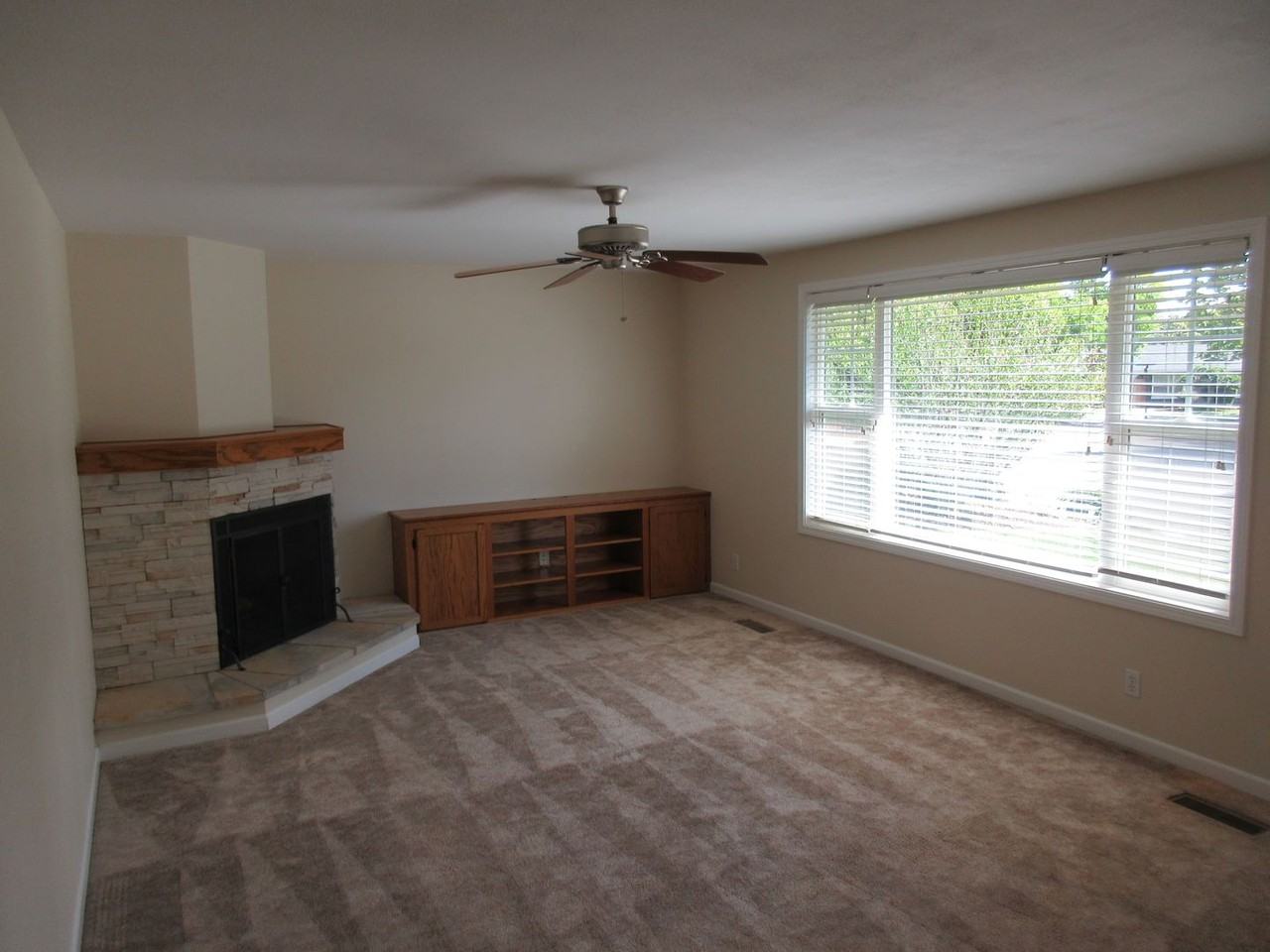 2085 Manzanita St Ne - Photo 7 of 35