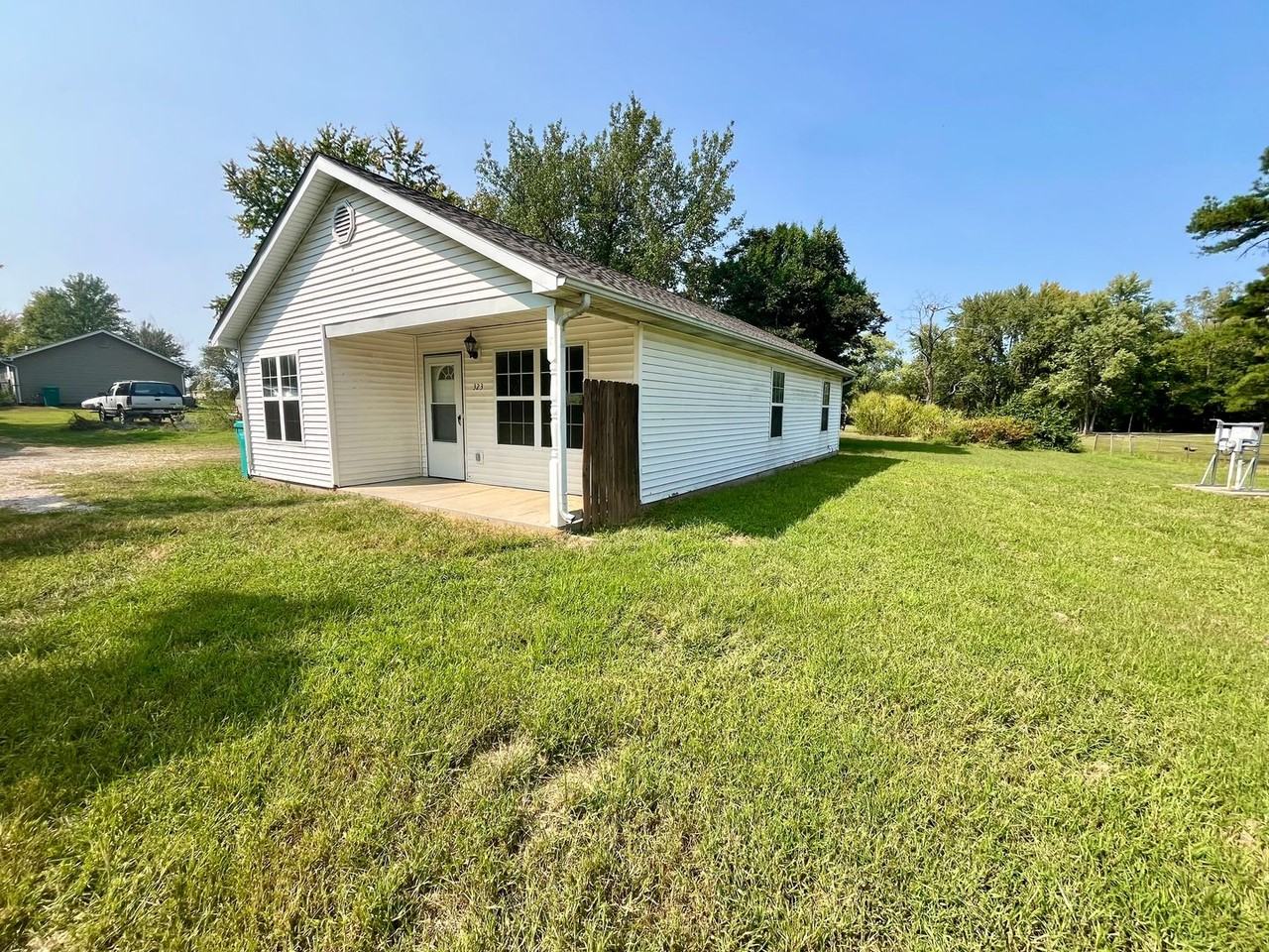 323 Highway D - Photo 2 of 13
