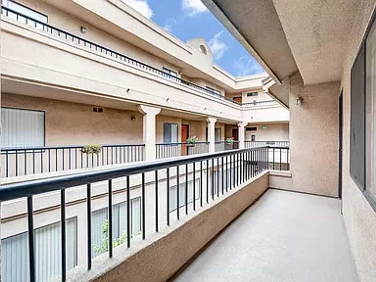 FRA - Francis Apartments - Photo 5 of 34