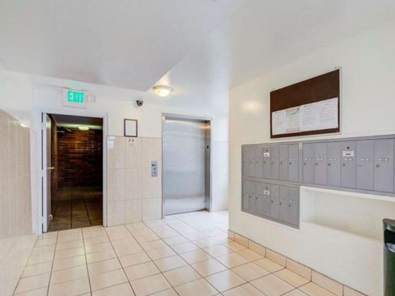 FRA - Francis Apartments - Photo 7 of 34