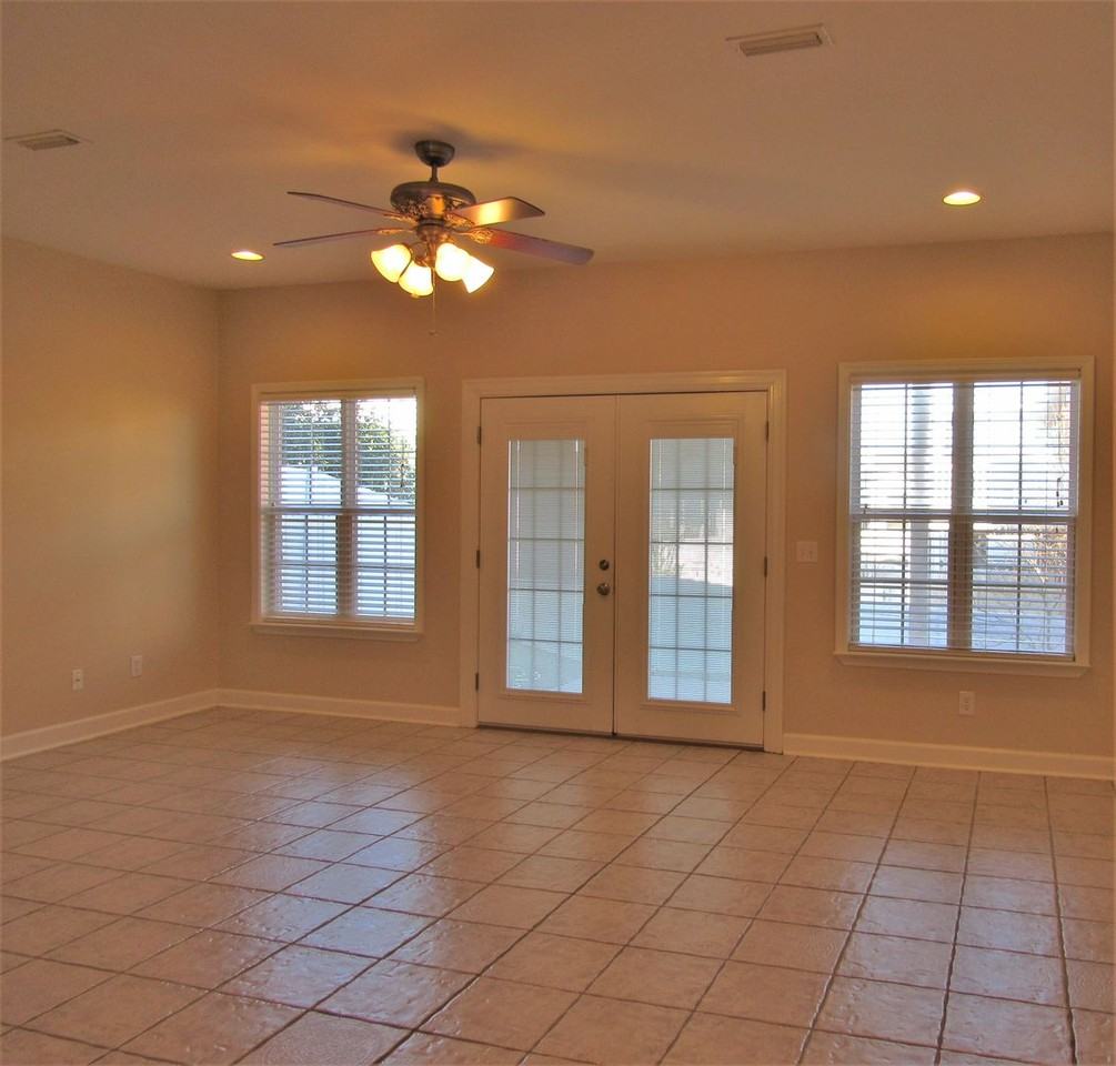 211 Eagle Lndg - Photo 3 of 16