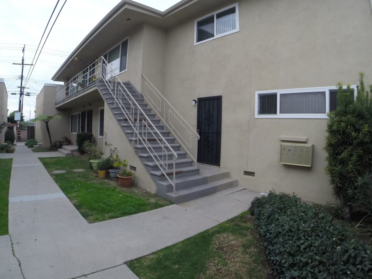 17809 Crenshaw - Photo 2 of 23