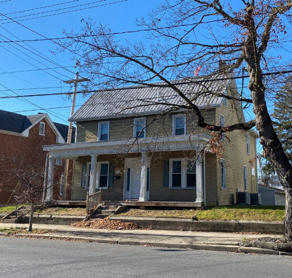 547 S 2nd St - Photo 2 of 14