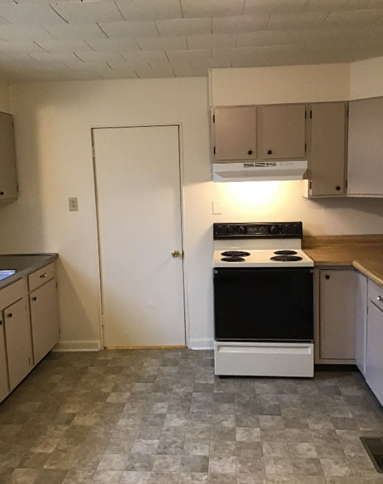 547 S 2nd St - Photo 3 of 14