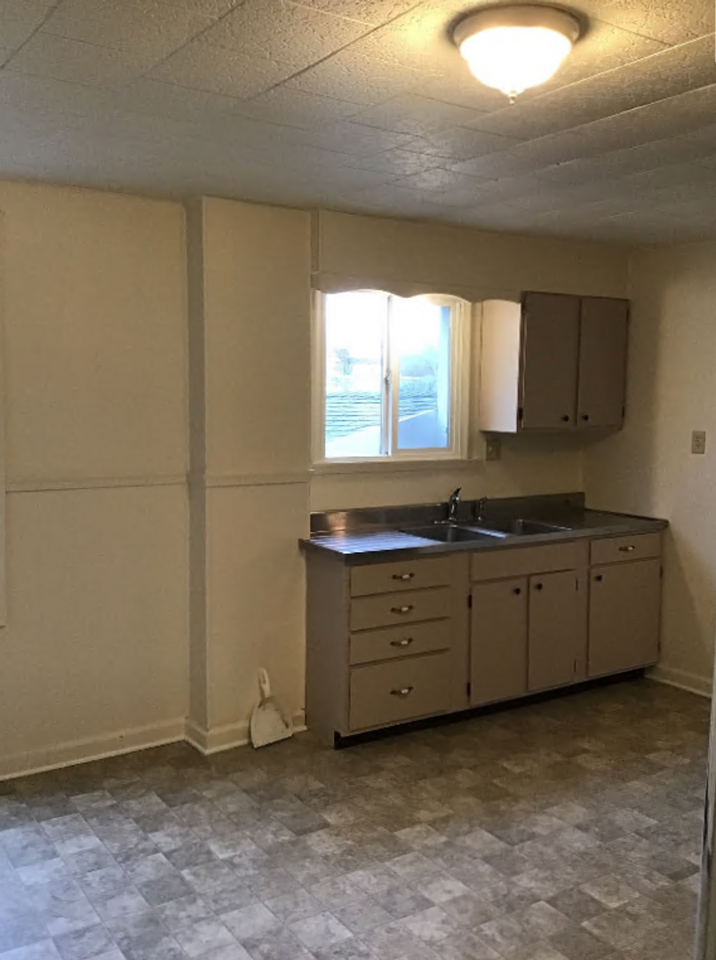 547 S 2nd St - Photo 5 of 14
