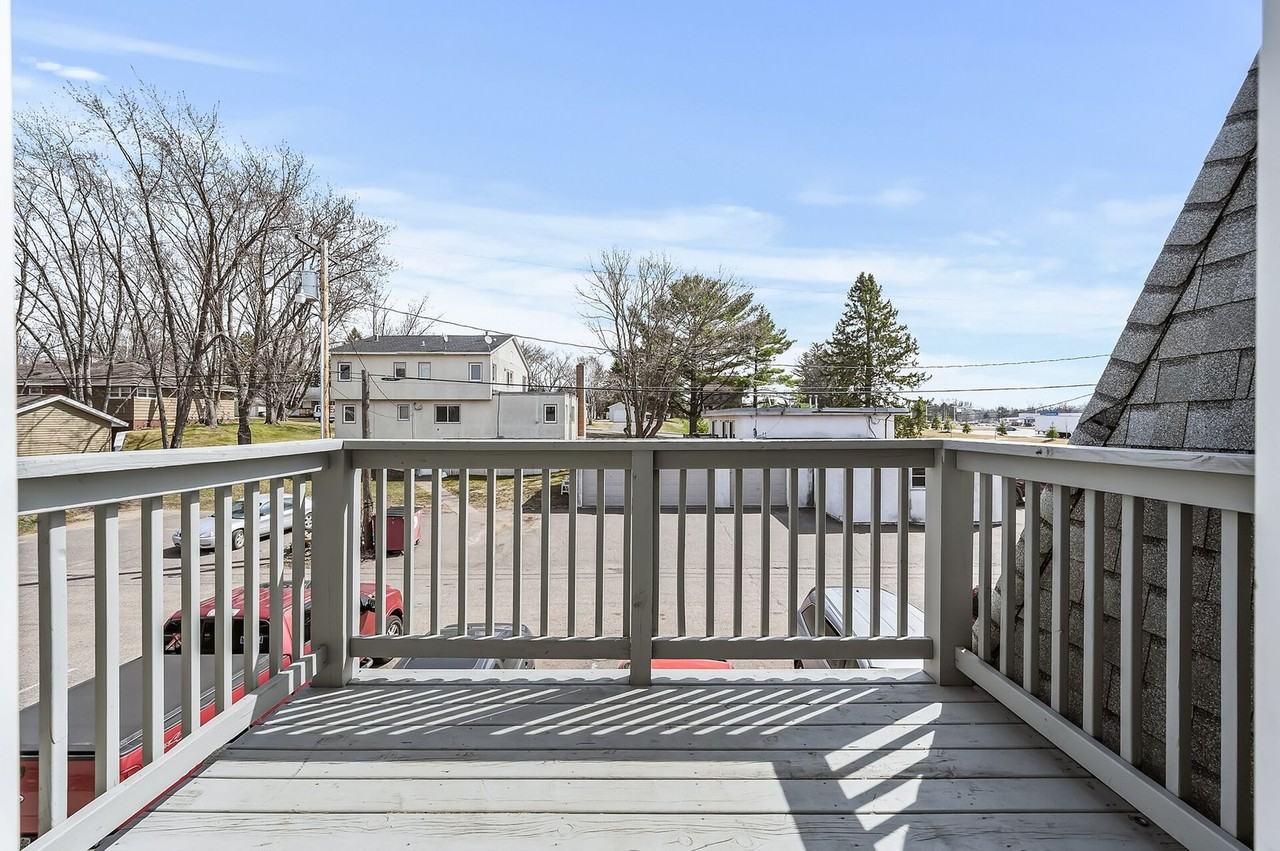 650 Union St S - Photo 2 of 24