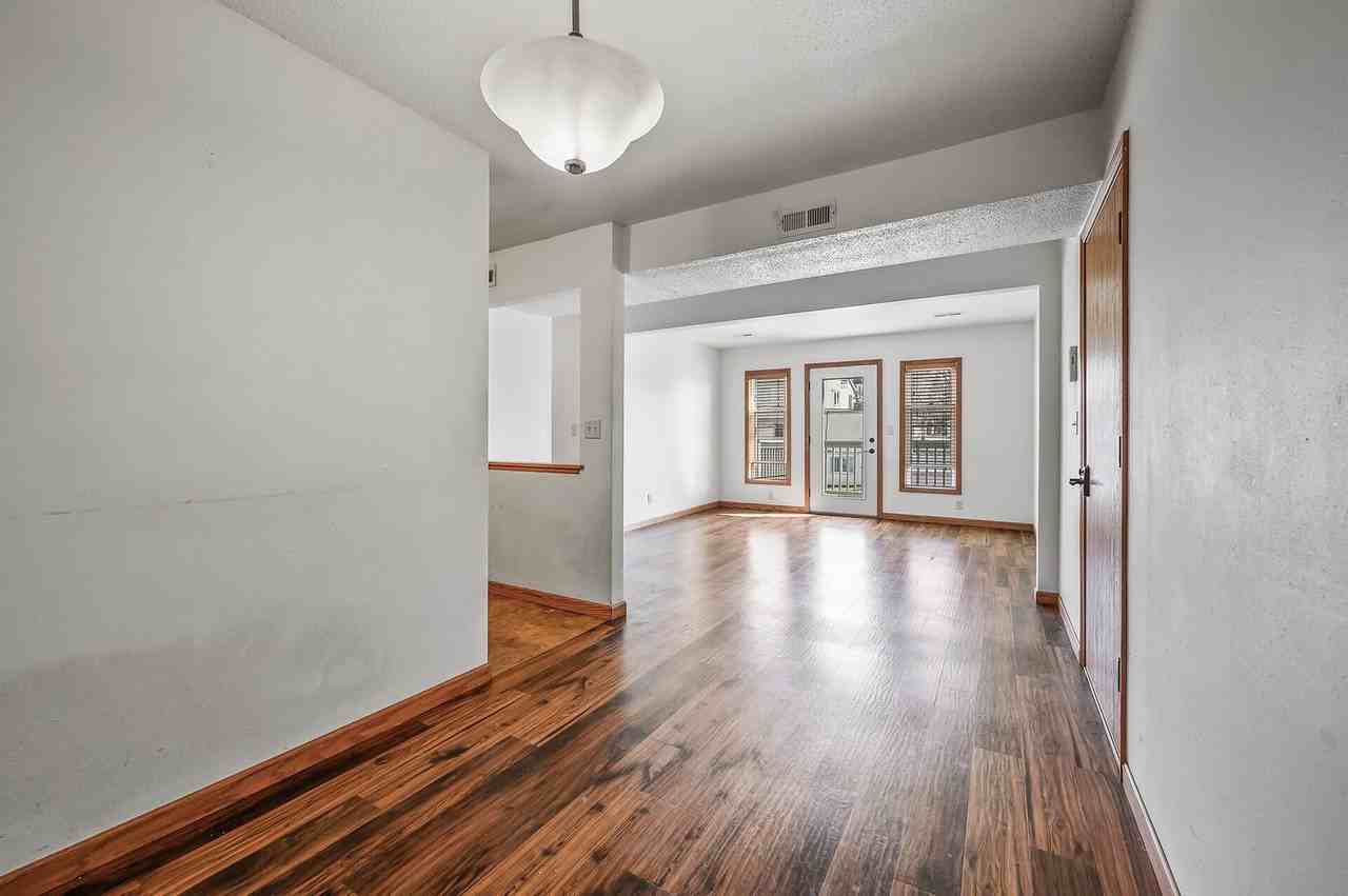 650 Union St S - Photo 3 of 24