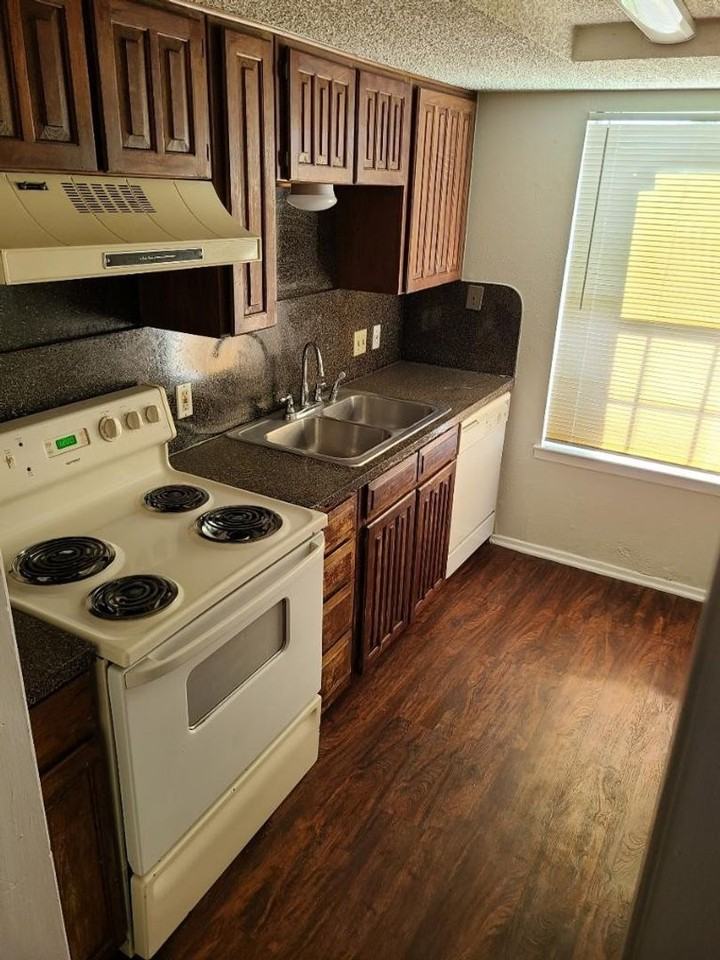 3117 Las Vegas Trl - Photo 2 of 12