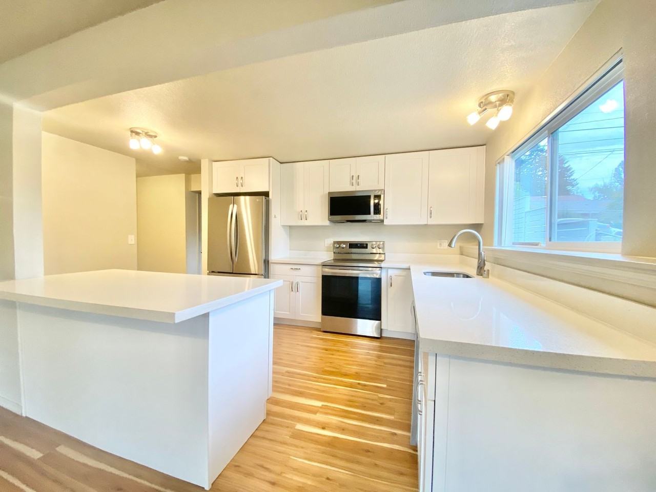 8345 Wabash Ave S - Photo 3 of 16