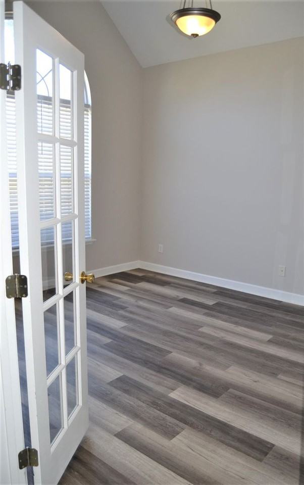 351 Barnsley Dr - Photo 4 of 36