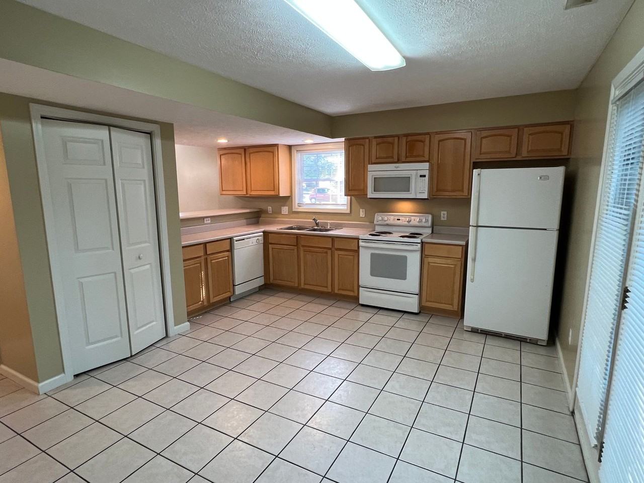 3489 South Oaklawn Circle - Photo 3 of 14