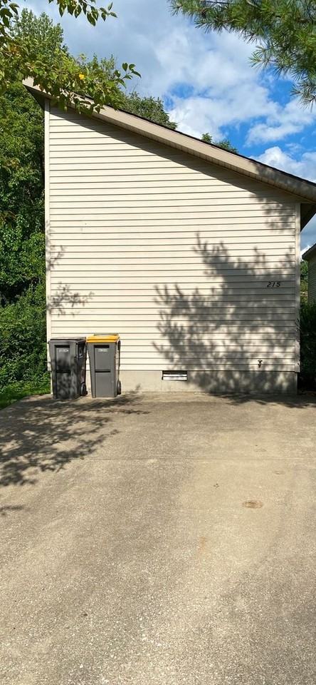 215 S Roosevelt St - Photo 2 of 10