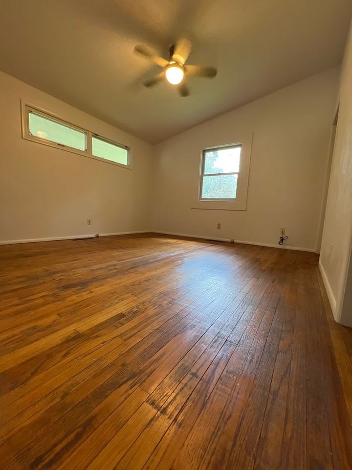 2518 E 7th St - Photo 6 of 14