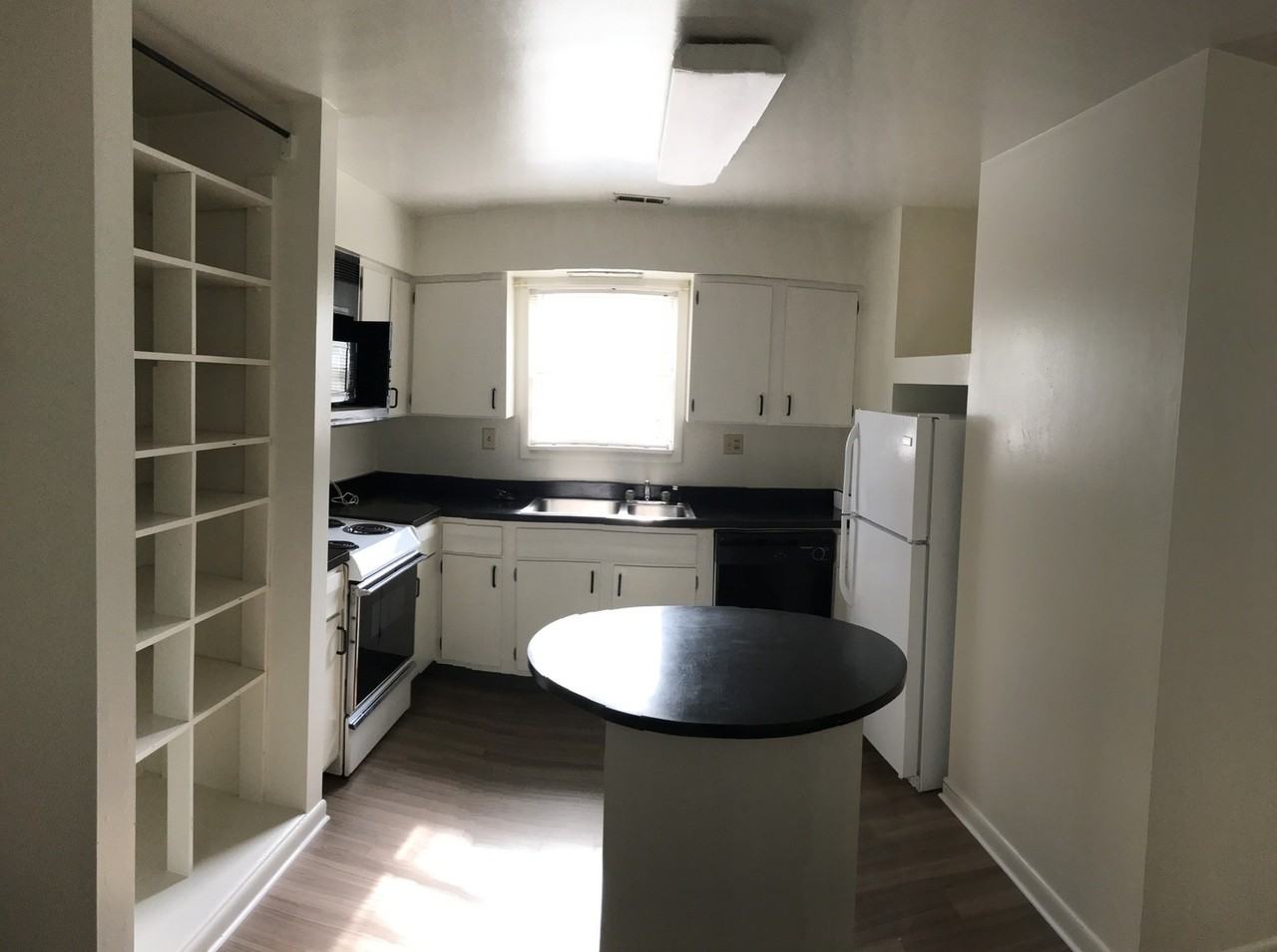 409 N Clark St - Photo 4 of 14