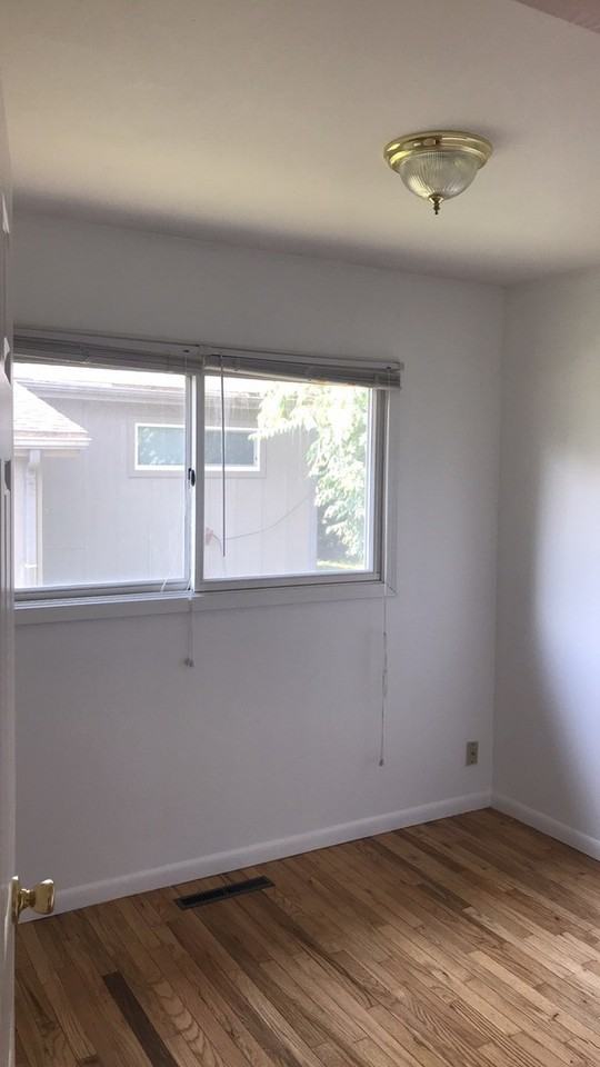 413 N Clark St - Photo 6 of 16