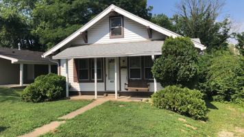 featured image of 417 N Clark St