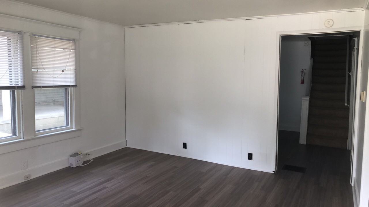 417 N Clark St - Photo 4 of 19