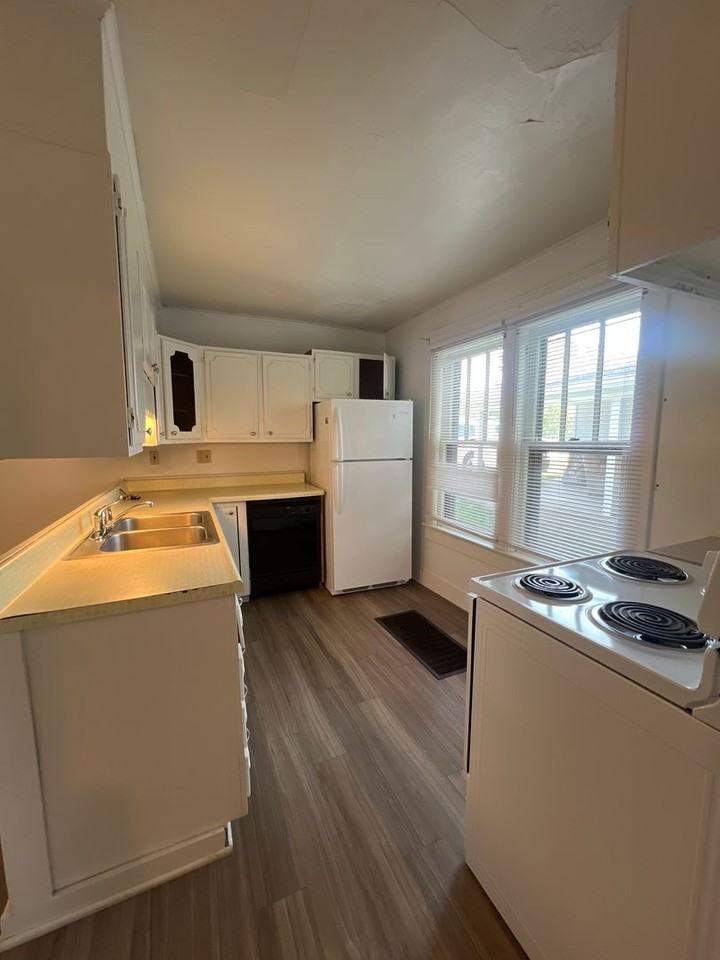 417 N Clark St - Photo 6 of 19